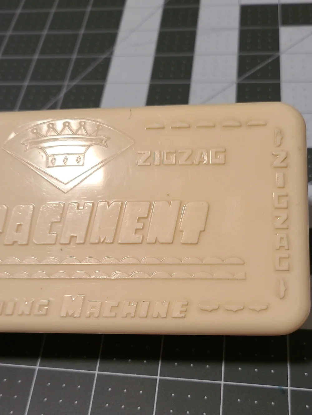 Vintage Deluxe Zigzag Attachment Box Container Plastic Cream Sewing Machine